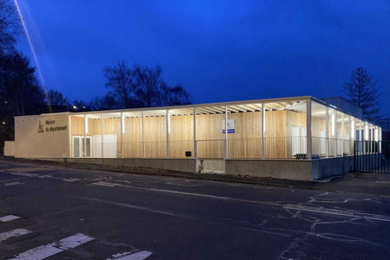 Bâtiment public en bois