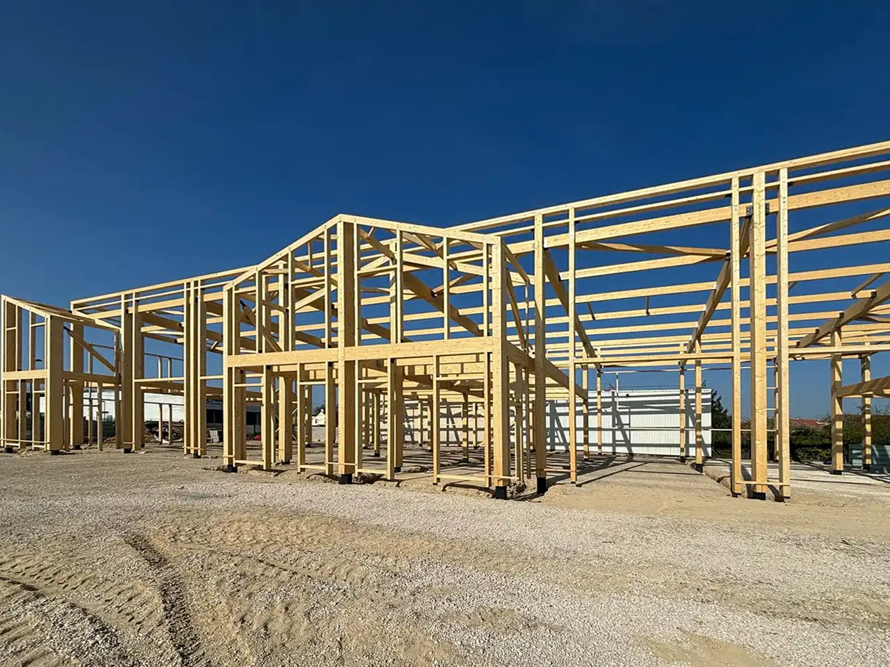 Charpente en bois bâtiment industriel